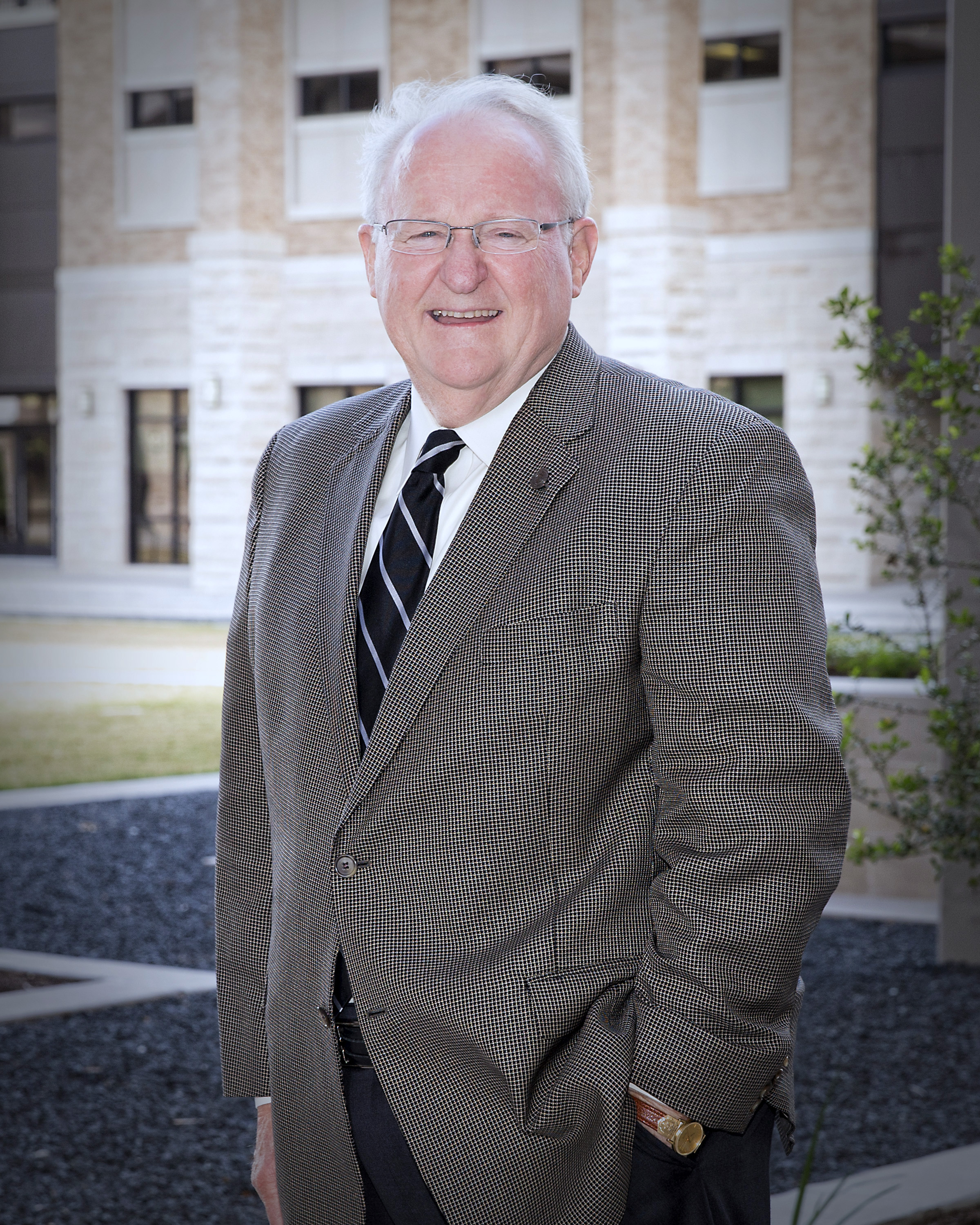 Dr. Roy Curtiss